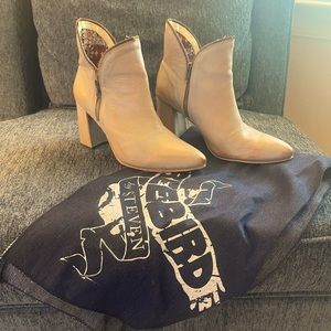 Freebird by Steven - Jalessa in Gray